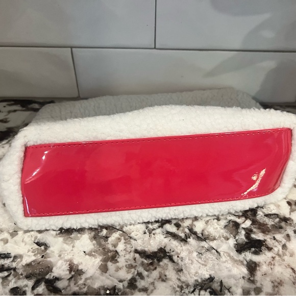 Limited Edition Cozy Plush Fleece Beauty Bag, Assorted VS PINK - Picture 6 of 10